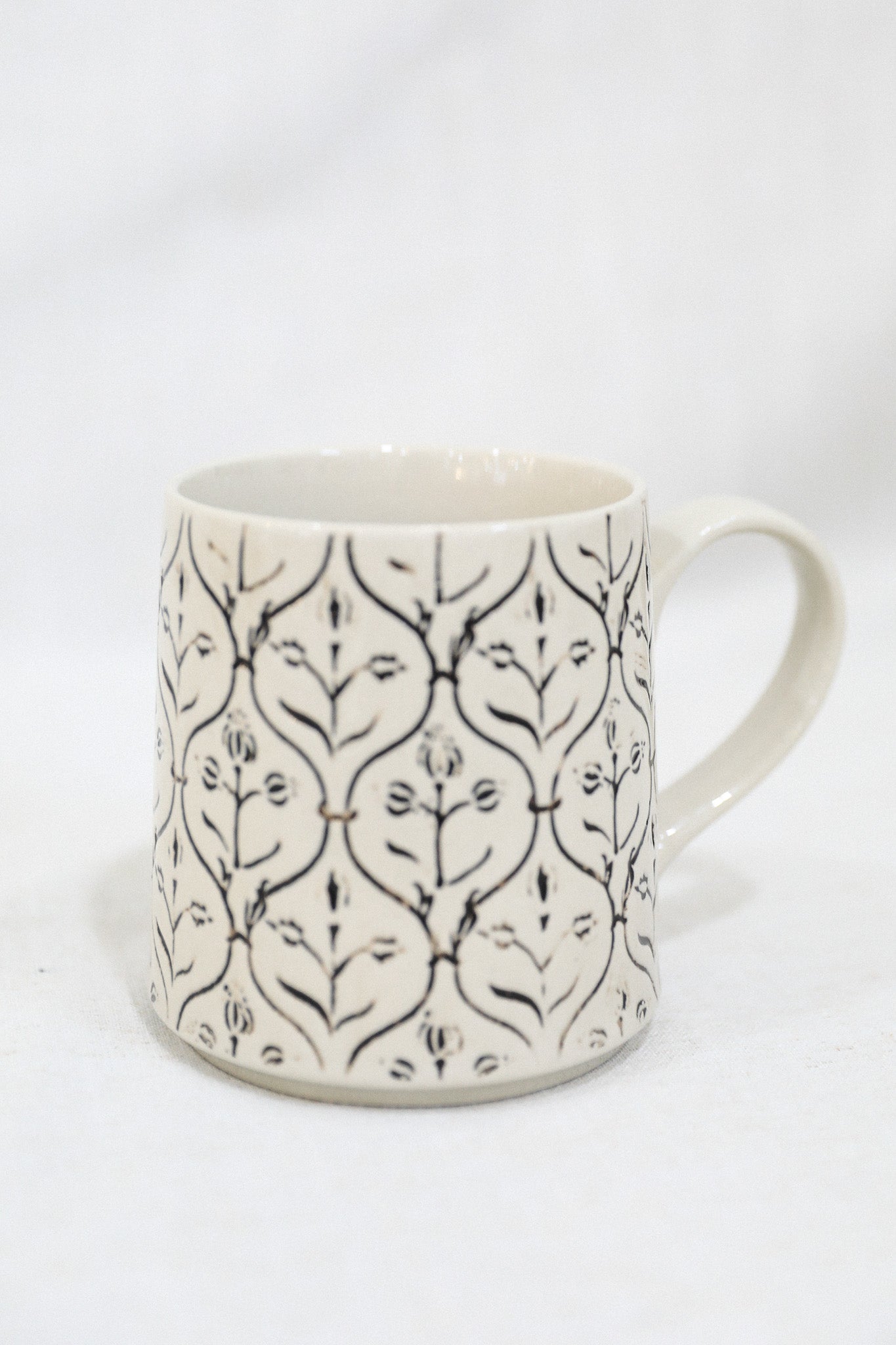 BLACK + WHITE PATTERNED MUG