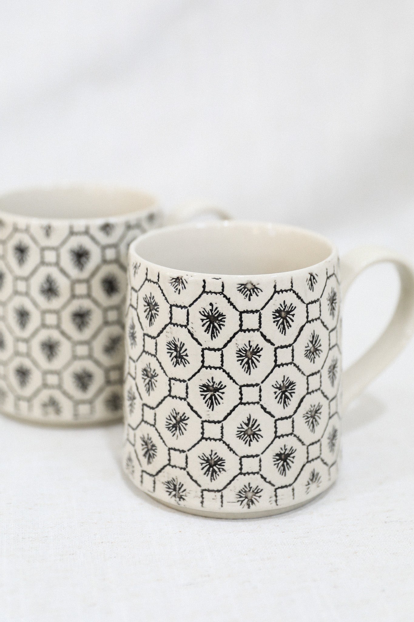 BLACK + WHITE PATTERNED MUG