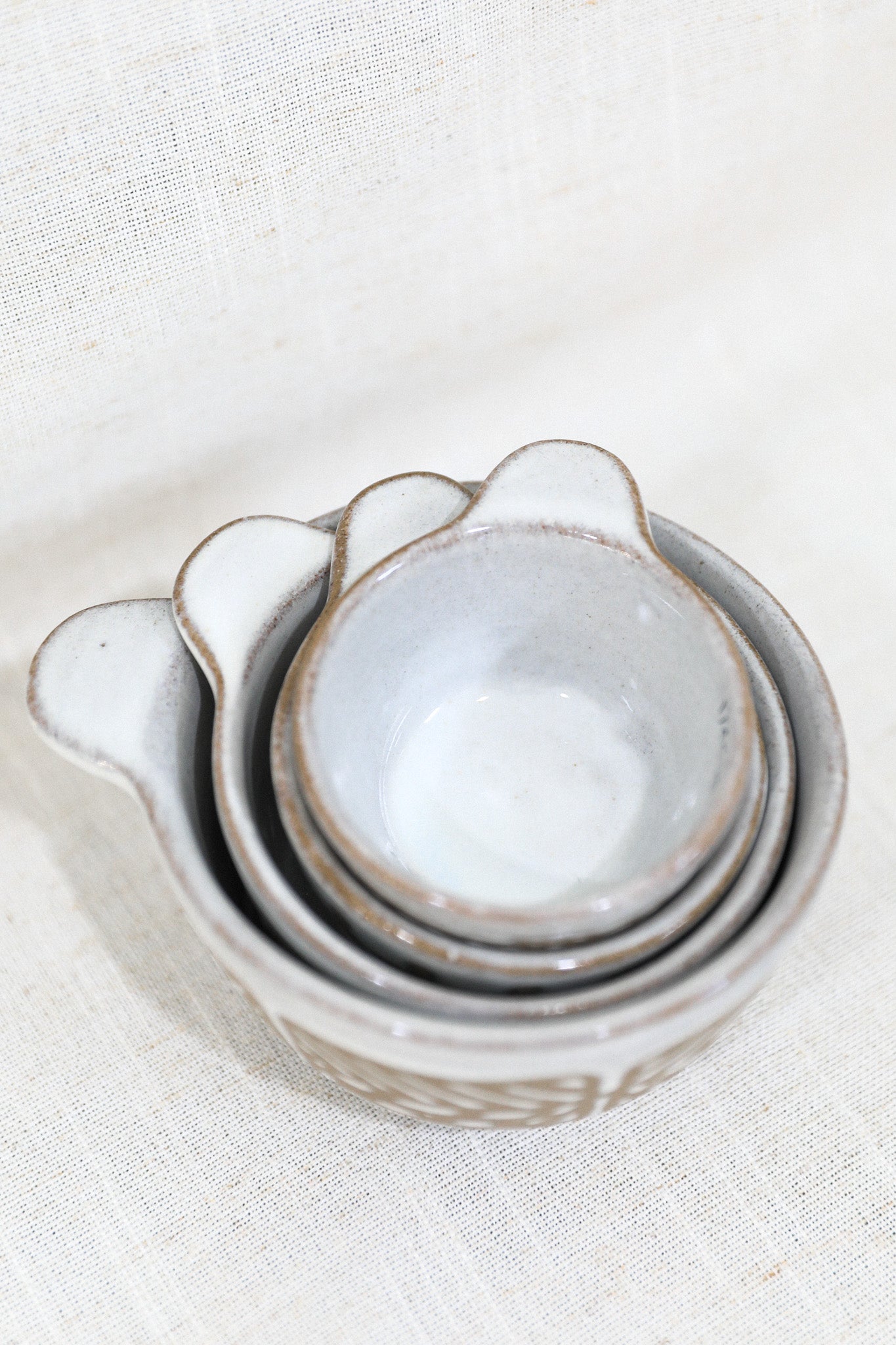 MEASURING CUPS WITH WAX RELIEF PATTERN