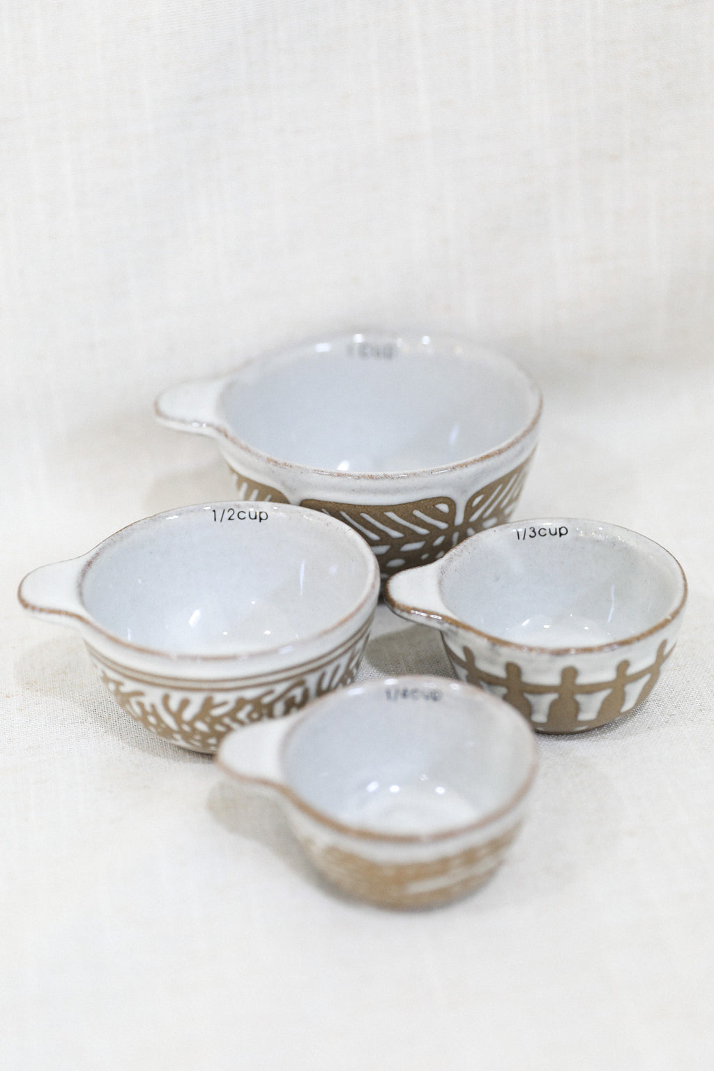 MEASURING CUPS WITH WAX RELIEF PATTERN