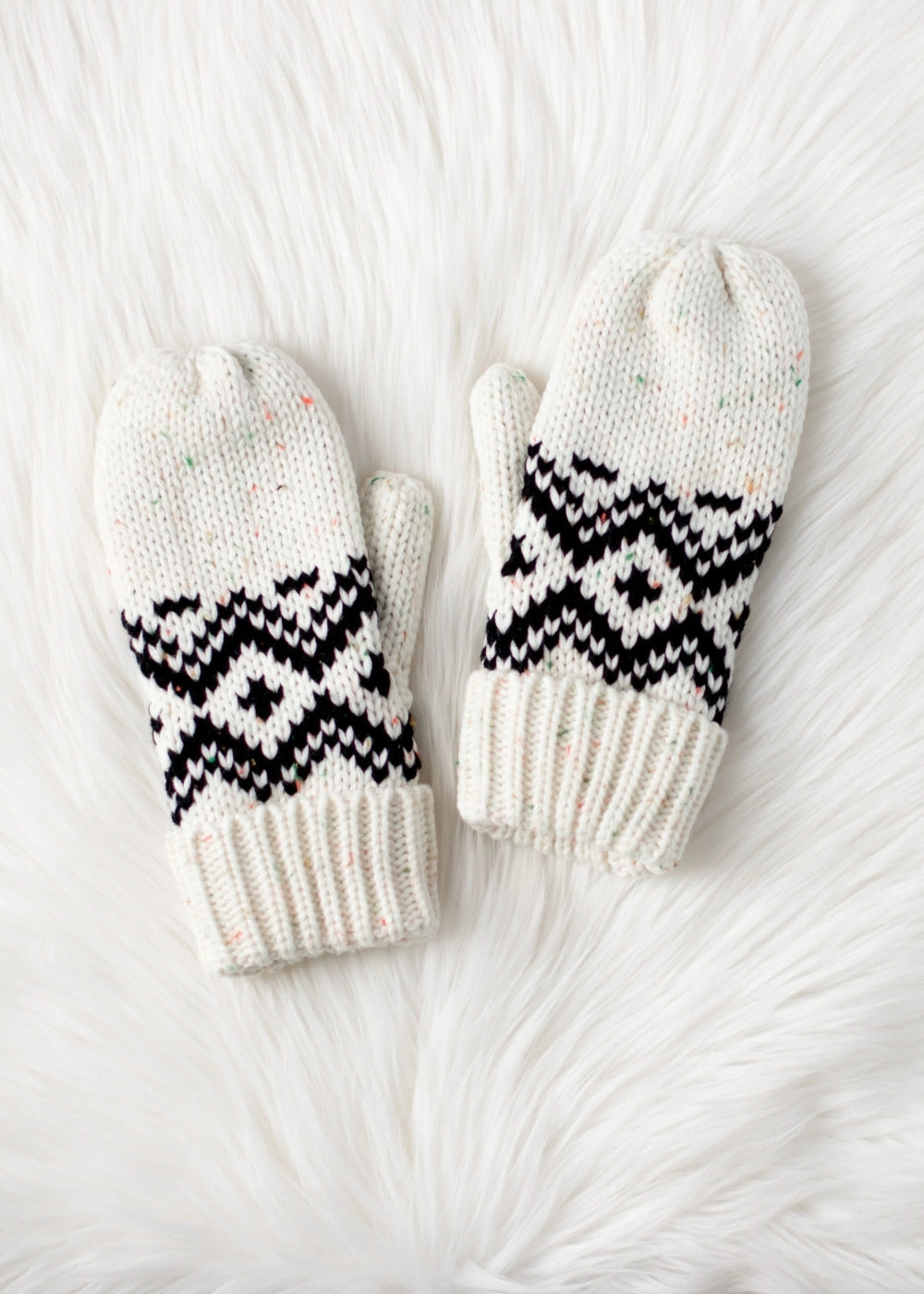 CREAM SPECKLED MITTENS
