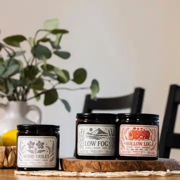 WOOD VIOLET SOY CANDLE