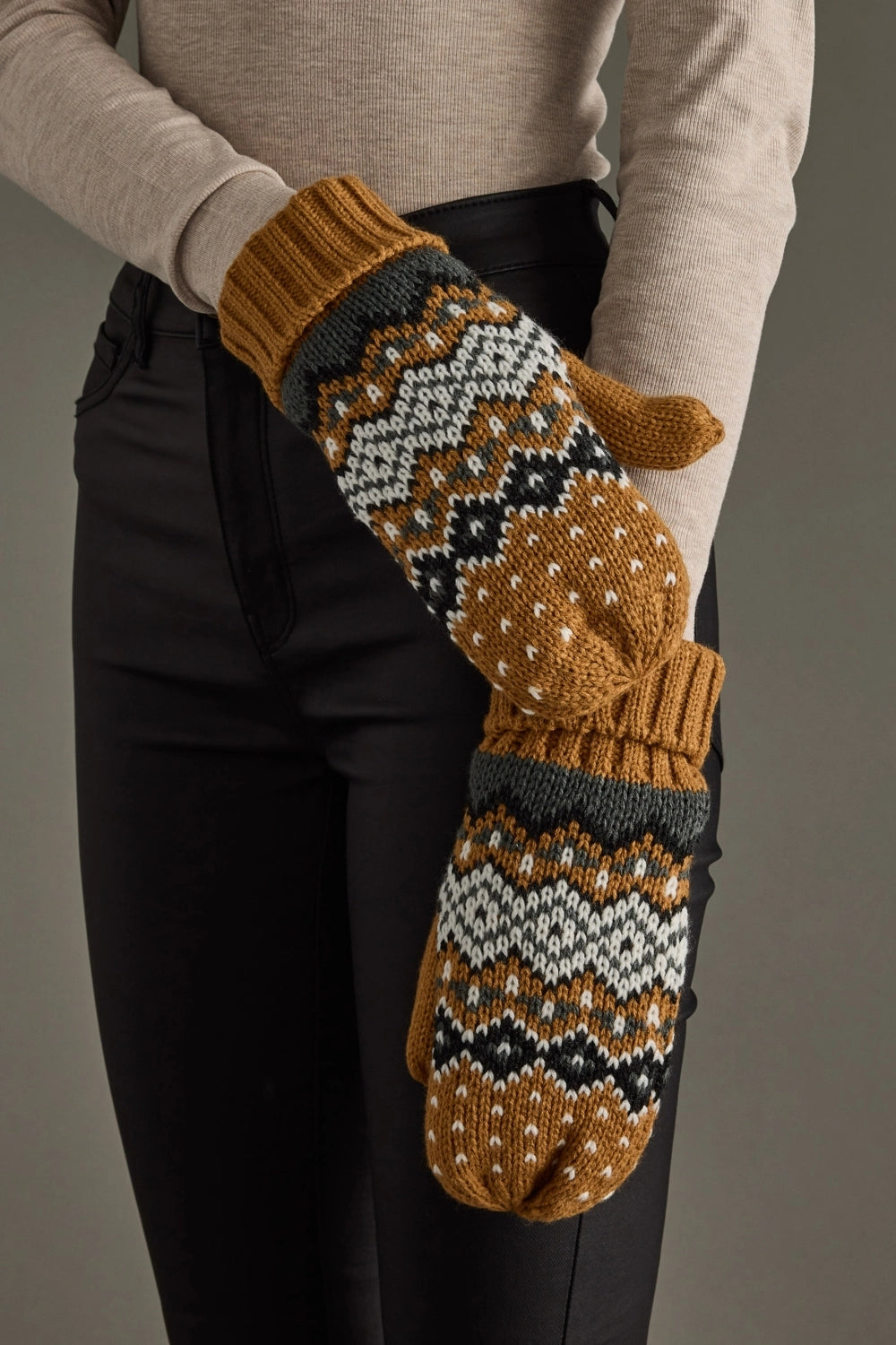 CAMEL FAIRISLE MITTENS