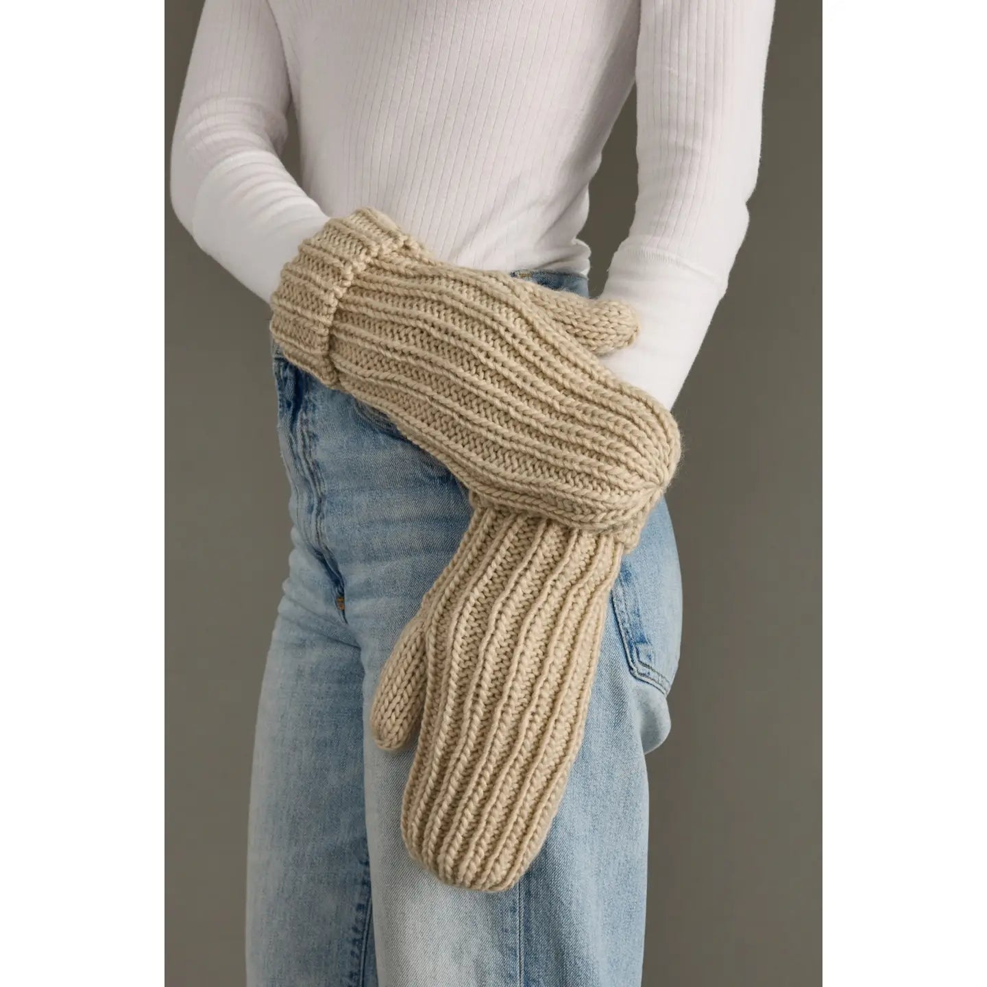BEIGE KNIT MITTENS
