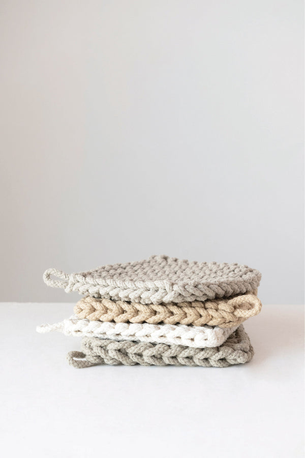 CROCHETED POT HOLDER - LIGHT