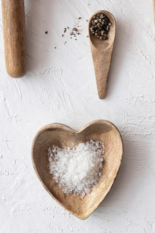 MANGO WOOD HEART SHAPED DISH