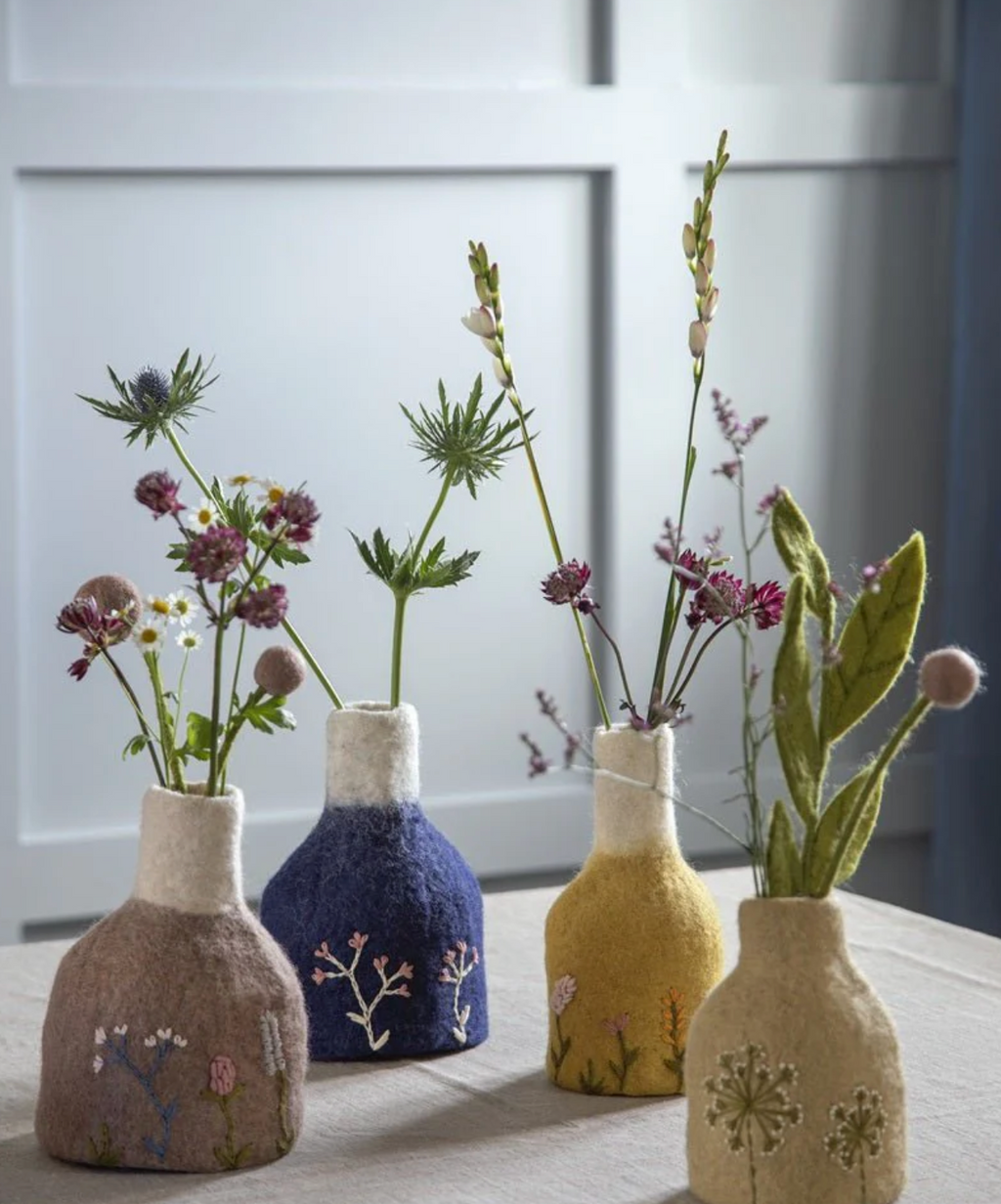 WOOL VASE WITH EMBROIDERY