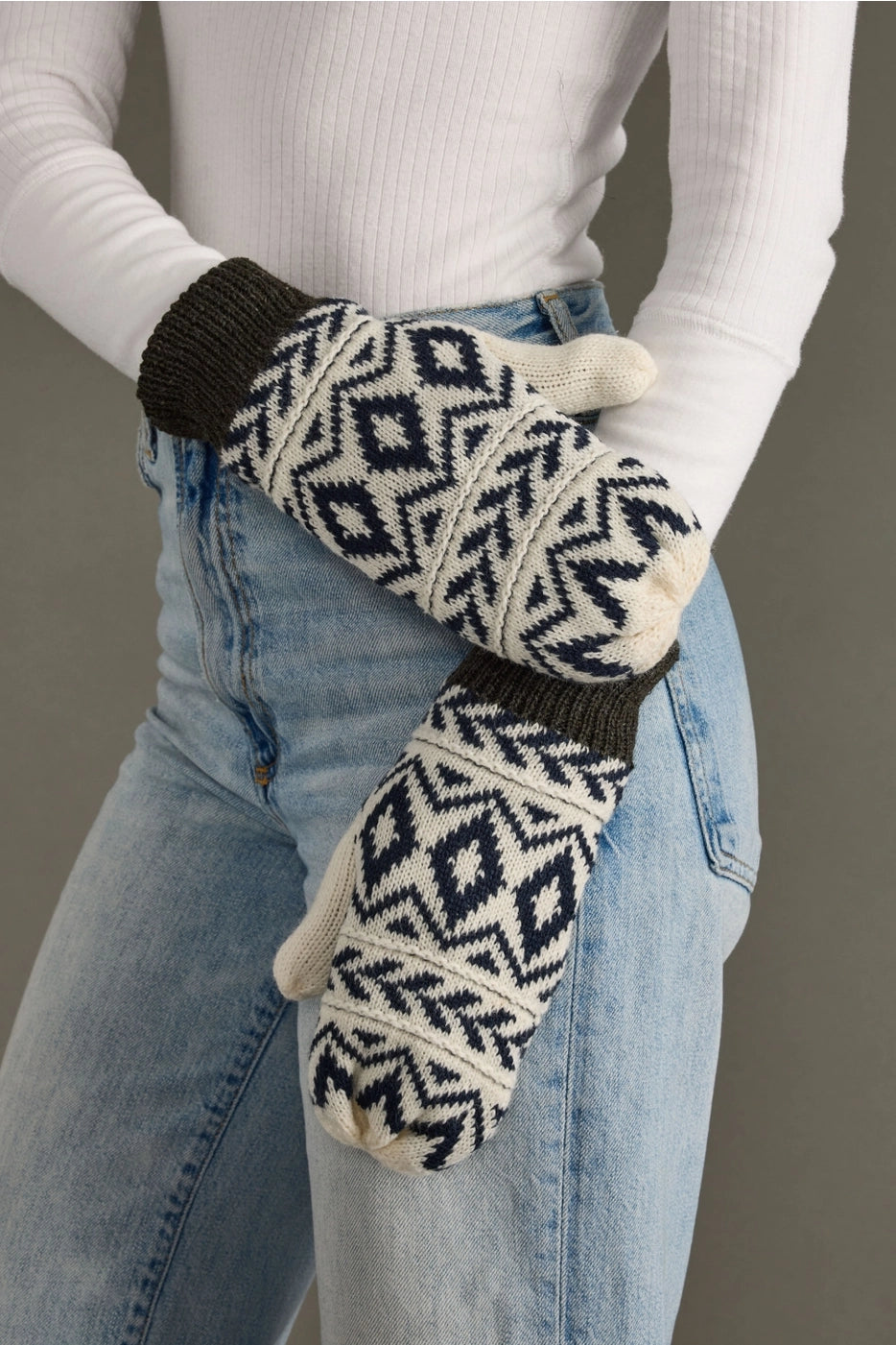 IVORY + NAVY MITTENS