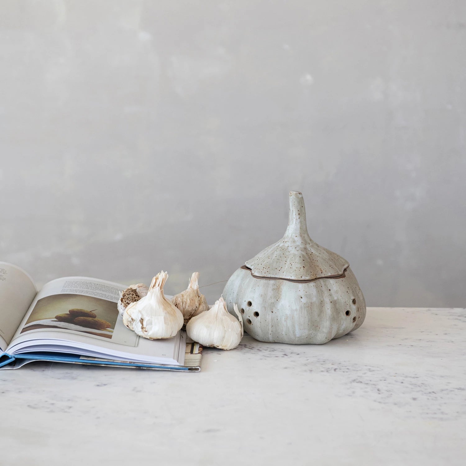 STONEWARE GARLIC KEEPER