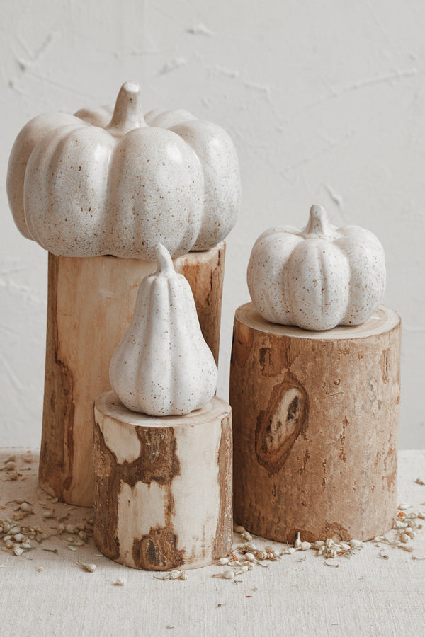 BEIGE STONE PUMPKINS