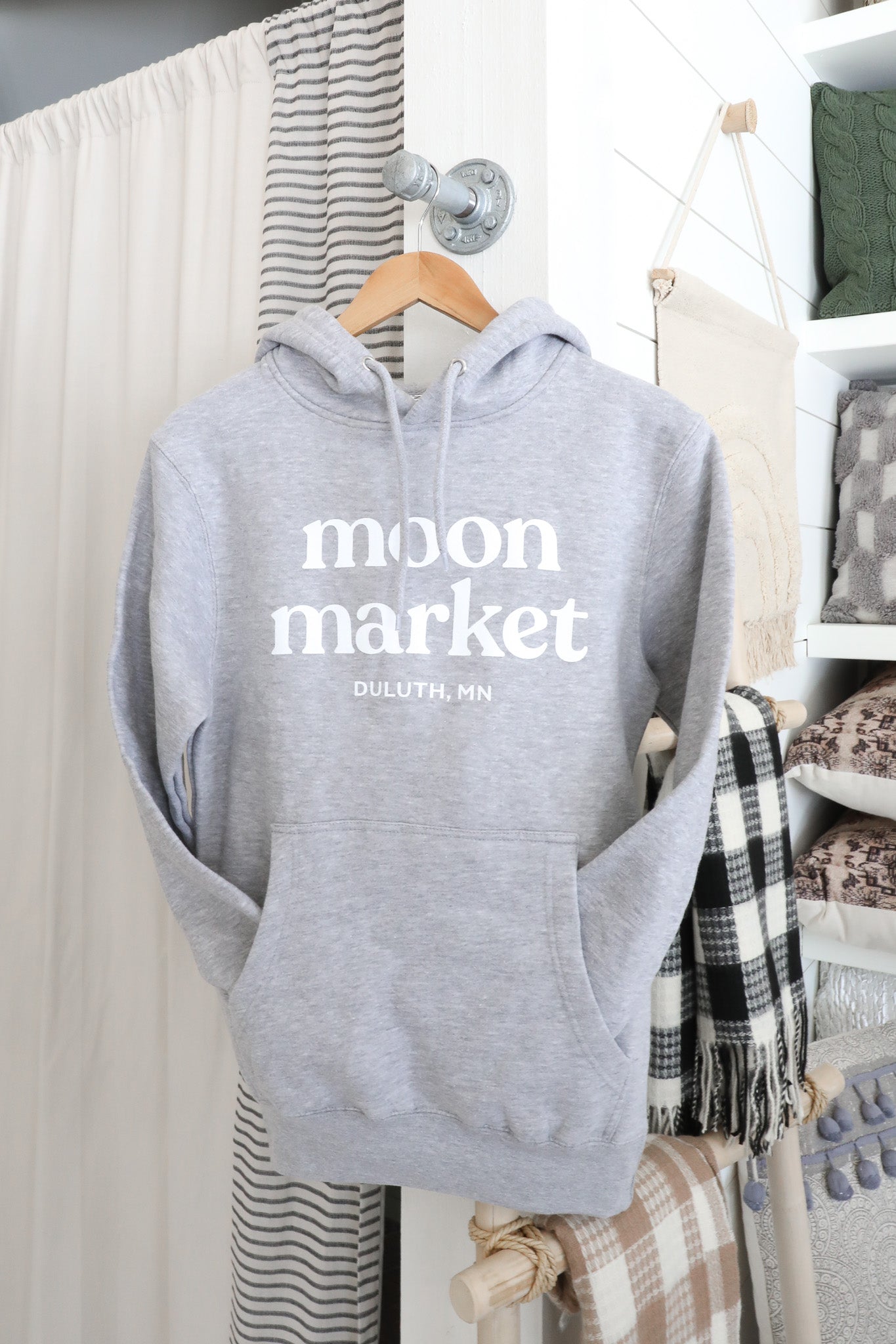 MOON MARKET HOODIE PULLOVER